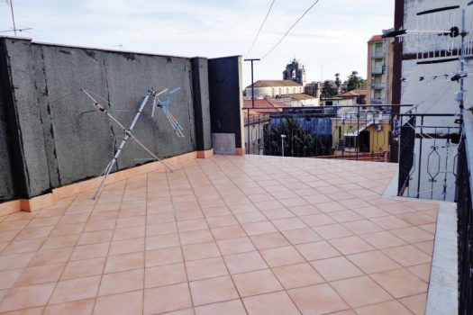 Intero palazzetto in zona servita e centrale