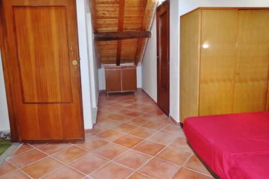 Intero palazzetto in zona servita e centrale