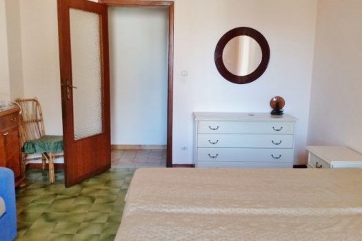 Intero palazzetto in zona servita e centrale