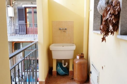 Intero palazzetto in zona servita e centrale