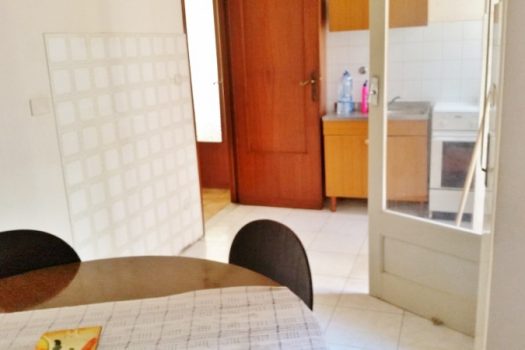 Intero palazzetto in zona servita e centrale