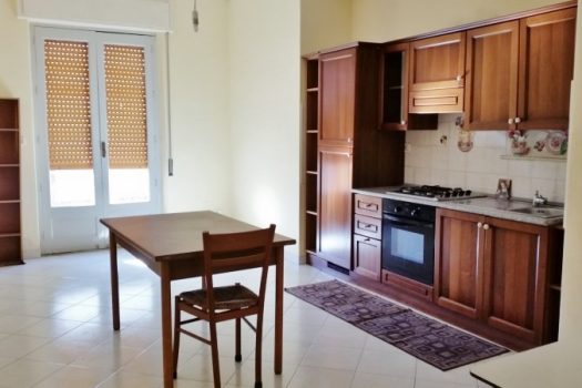 Intero palazzetto in zona servita e centrale