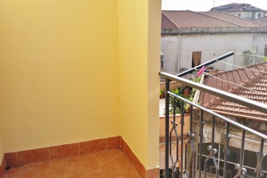 Intero palazzetto in zona servita e centrale