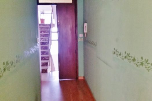 Intero palazzetto in zona servita e centrale