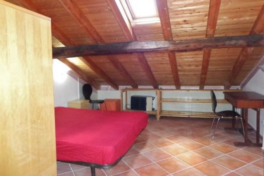 Intero palazzetto in zona servita e centrale