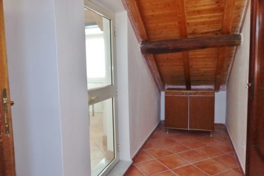 Intero palazzetto in zona servita e centrale