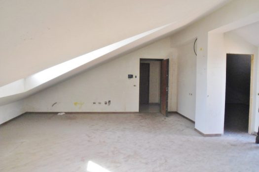 Luminosa mansarda con terrazzo