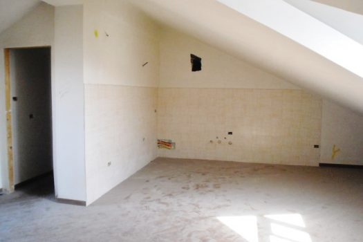 Luminosa mansarda con terrazzo