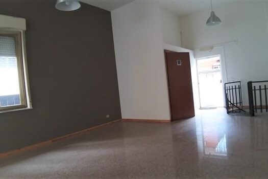 Ampia bottega di 70 mq più 70 mq di magazzino sottostante