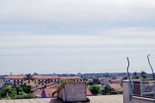 Mansarda arredata con posto auto interno assegnato