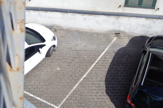 Mansarda arredata con posto auto interno assegnato