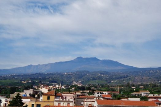 Mansarda arredata con posto auto interno assegnato