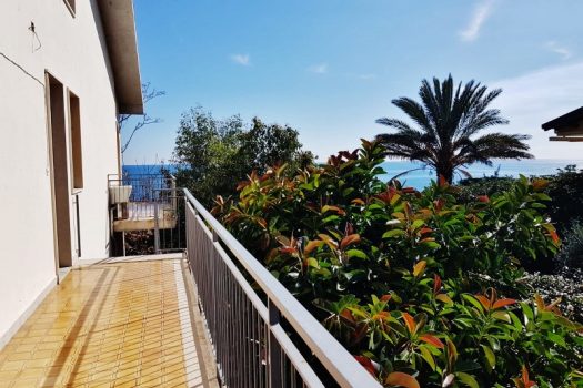 Esclusivo appartamento in villa sul mare