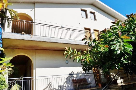 Esclusivo appartamento in villa sul mare