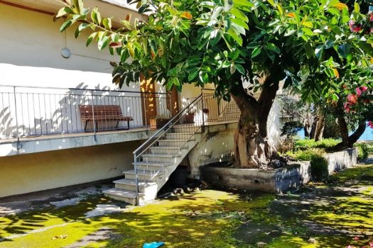 Esclusivo appartamento in villa sul mare