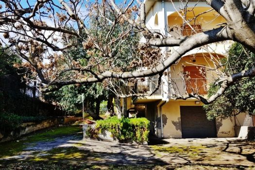 Esclusivo appartamento in villa sul mare