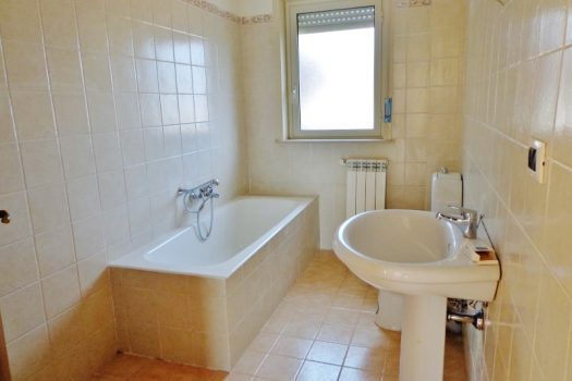 Ampio e luminoso 3 vani con garage in  zona ben servita