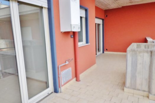 Ampio e luminoso 3 vani con garage in  zona ben servita