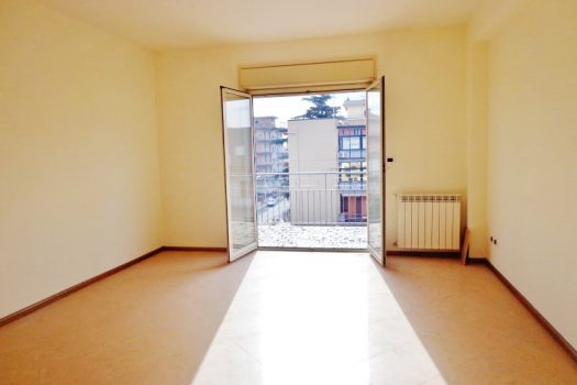 Ampio e luminoso 3 vani con garage in  zona ben servita