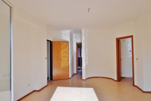 Ampio e luminoso 3 vani con garage in  zona ben servita