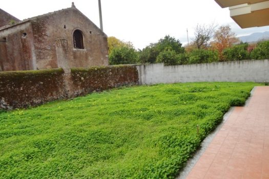 Ville singole su 4 livelli con 400 mq di giardino