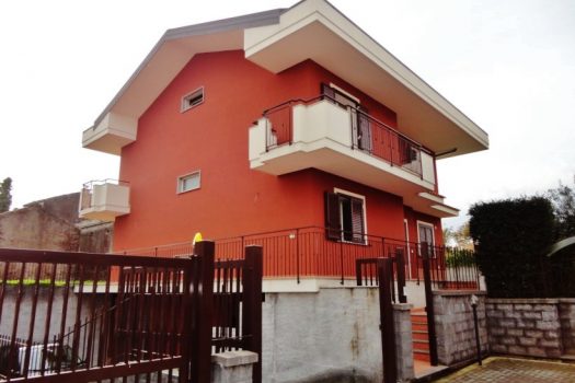 Ville singole su 4 livelli con 400 mq di giardino