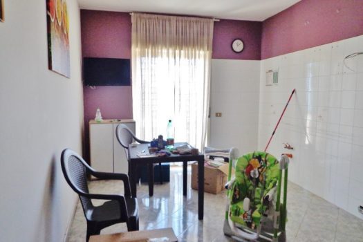 3 vani vuoto con ampio garage al centro del paese