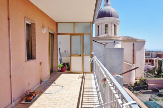 3 vani vuoto con ampio garage al centro del paese