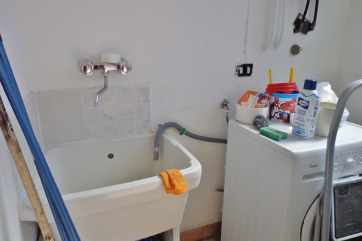 3 vani vuoto con ampio garage al centro del paese