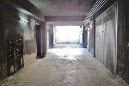 3 vani vuoto con ampio garage al centro del paese