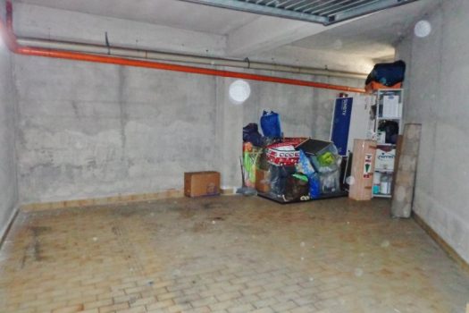 3 vani vuoto con ampio garage al centro del paese