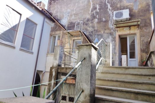 Storico appartamento singolo a pochi centinaia di mt da Piazza San Pietro con ampio garage