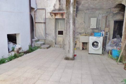 Storico appartamento singolo a pochi centinaia di mt da Piazza San Pietro con ampio garage