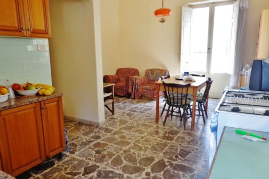 Storico appartamento singolo a pochi centinaia di mt da Piazza San Pietro con ampio garage