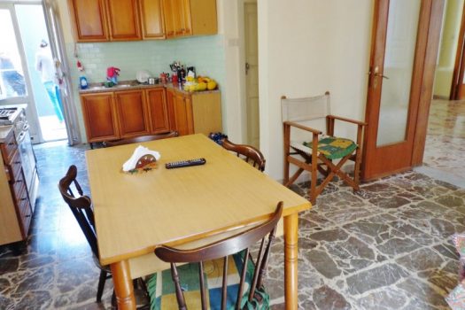 Storico appartamento singolo a pochi centinaia di mt da Piazza San Pietro con ampio garage