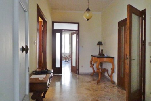 Storico appartamento singolo a pochi centinaia di mt da Piazza San Pietro con ampio garage