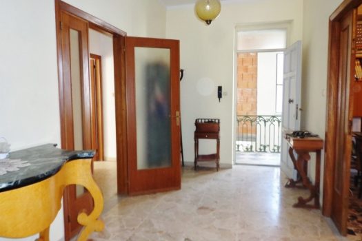 Storico appartamento singolo a pochi centinaia di mt da Piazza San Pietro con ampio garage