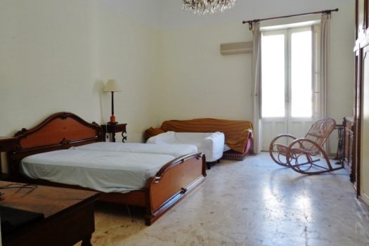 Storico appartamento singolo a pochi centinaia di mt da Piazza San Pietro con ampio garage