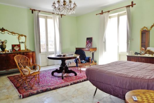 Storico appartamento singolo a pochi centinaia di mt da Piazza San Pietro con ampio garage