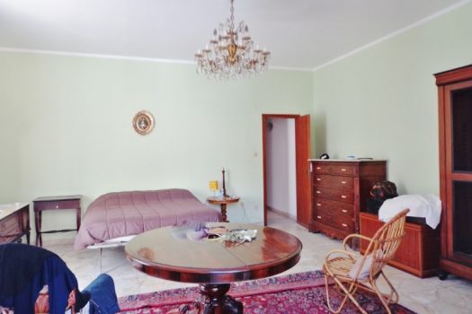 Storico appartamento singolo a pochi centinaia di mt da Piazza San Pietro con ampio garage