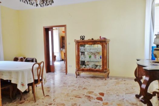 Storico appartamento singolo a pochi centinaia di mt da Piazza San Pietro con ampio garage