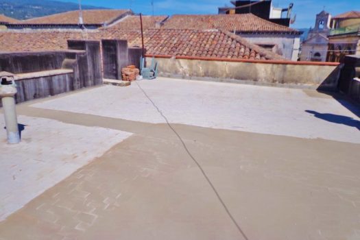 Storico appartamento singolo a pochi centinaia di mt da Piazza San Pietro con ampio garage