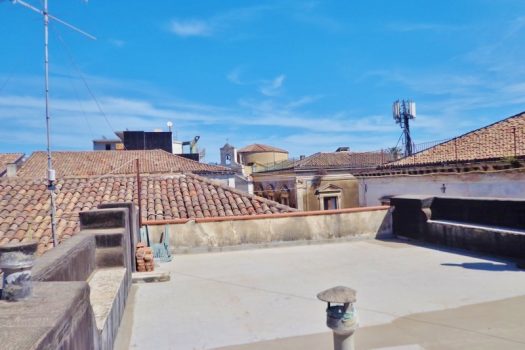 Storico appartamento singolo a pochi centinaia di mt da Piazza San Pietro con ampio garage