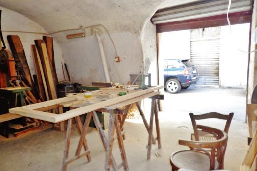 Storico appartamento singolo a pochi centinaia di mt da Piazza San Pietro con ampio garage