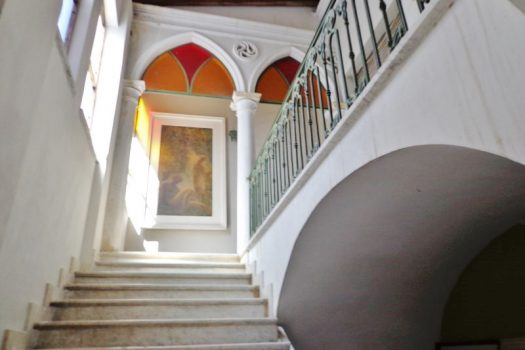 Storico appartamento singolo a pochi centinaia di mt da Piazza San Pietro con ampio garage