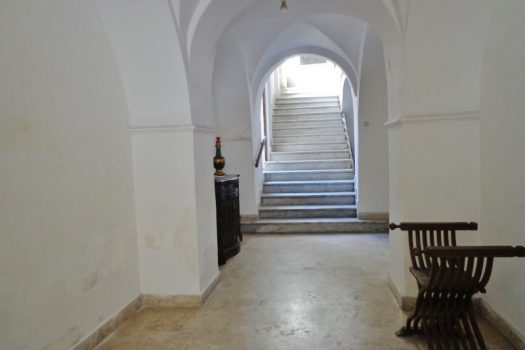 Storico appartamento singolo a pochi centinaia di mt da Piazza San Pietro con ampio garage