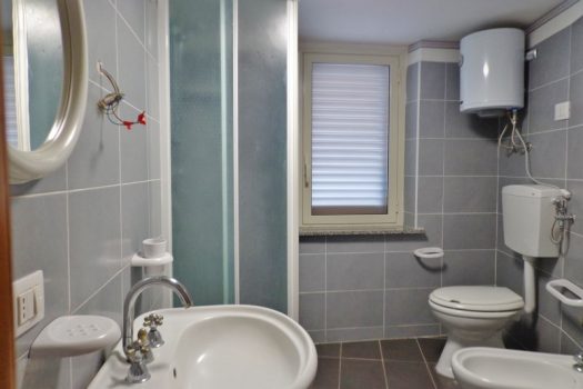 Mono vano ristrutturato e arredato nuovo con ampia terrazza panoramica