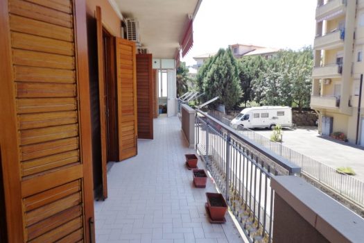 Luminoso appartamento con ampio garage