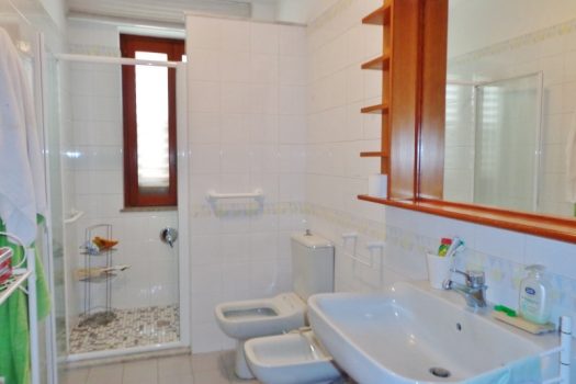 Luminoso appartamento con ampio garage