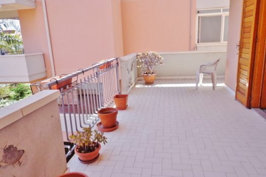 Luminoso appartamento con ampio garage